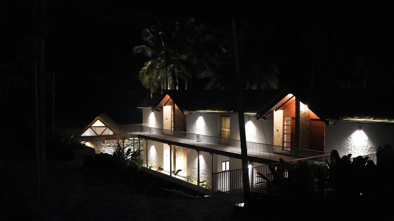 Maayaa Riverside Villa By Kpm Tripenta Attappādi Exteriér fotografie